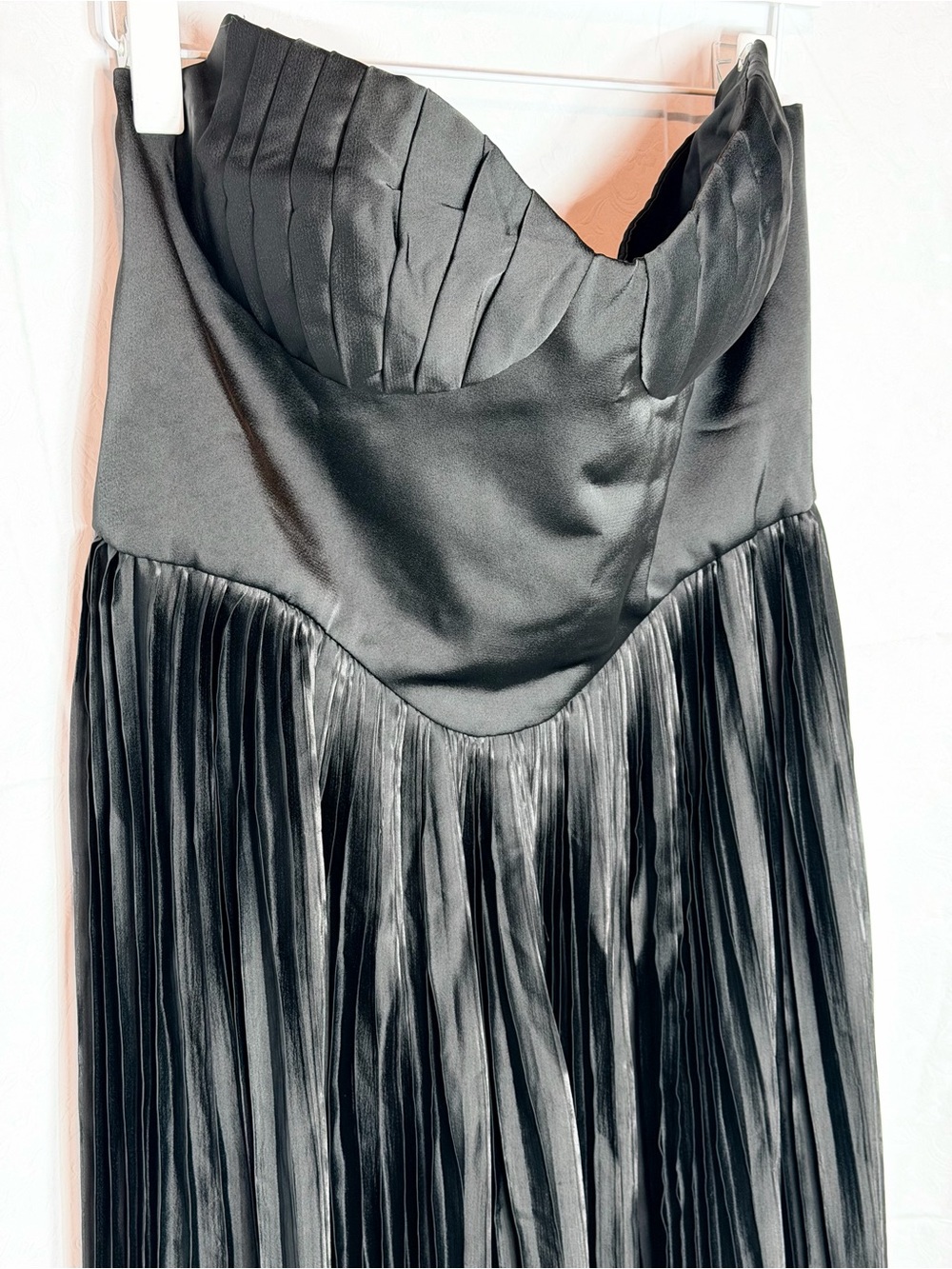 Beautiful Black Strapless Pleated Evening Dress - Picture 2 of 4